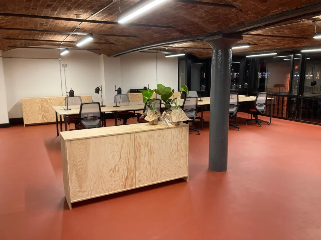 Office fit out in Liverpool Albert Dock - by Jennor UK
